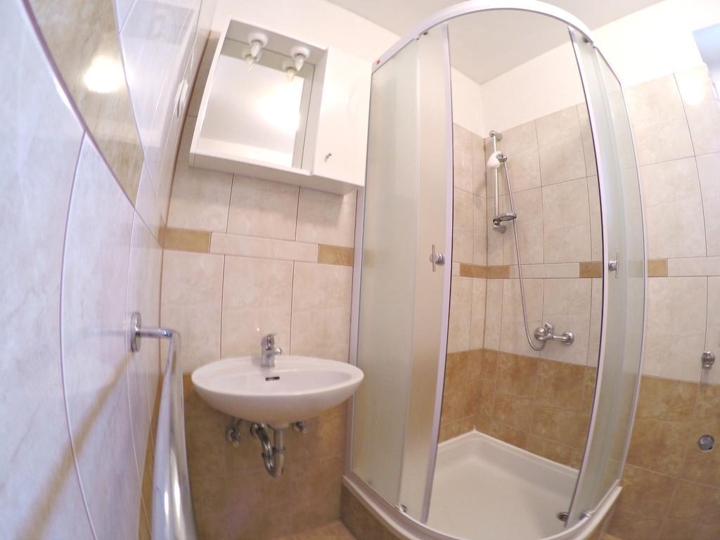 Apartments Gavran Baška Voda Rum bild